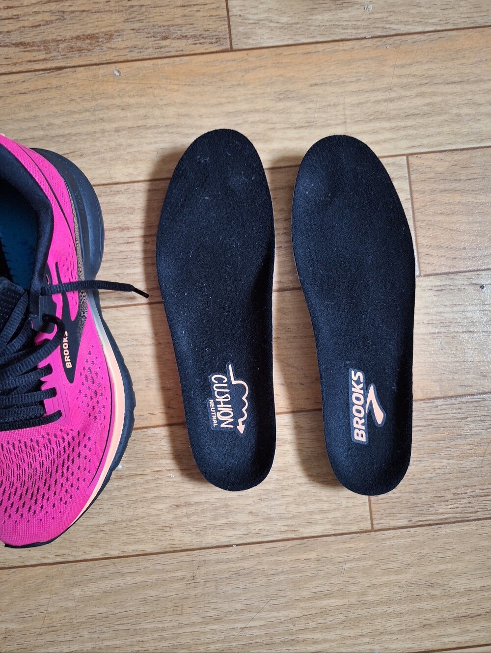 Brooks Women's Trace 3 Pink Glo/Black/Orange Size 7.5B - Picture 7 of 13